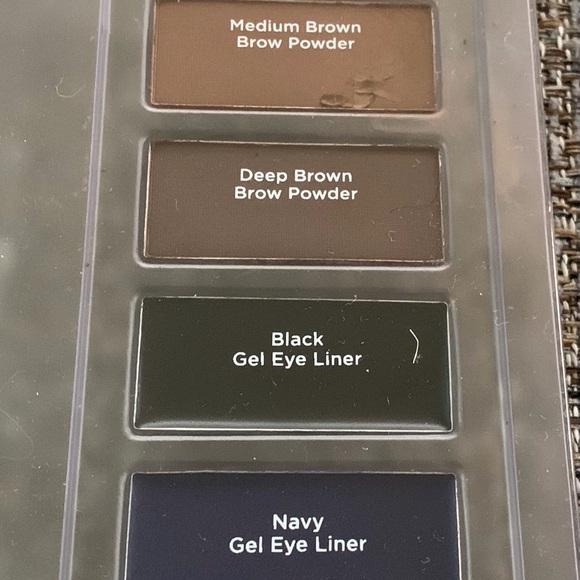 ✨HOST PICK✨ Ulta Beauty 69pc makeup set - Picture 6 of 7